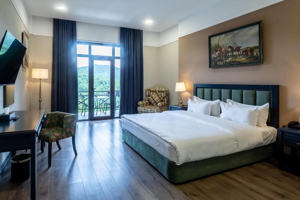 مسبح داخلي فاخر